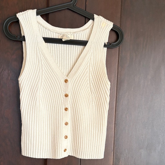 Jessica Simpson Cream Button-Front Tank Top - Picture 1 of 3